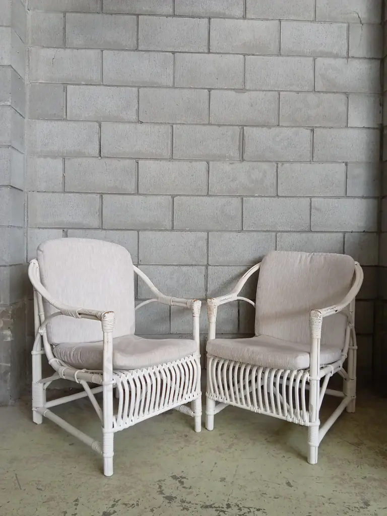 PAIR OF RATTAN CHAIRS WITH CUSHIONS, HEIGHT IS 85CM Image 1++