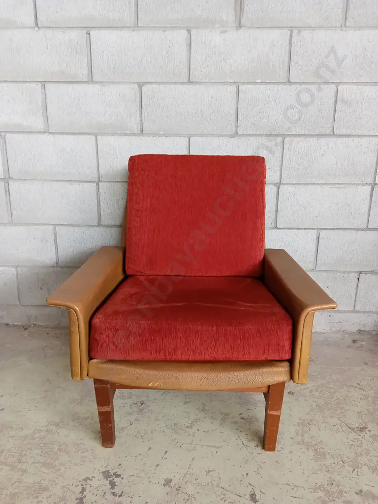 MID CENTURY MODERN ARMCHAIR WITH RED FABRIC CUSHIONS, HEIGHT IS 83CM Image 1++