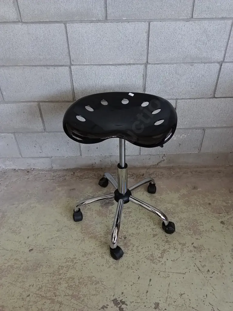 BLACK WHEELED STOOL CHAIR, 63CM HIGH Image 1++
