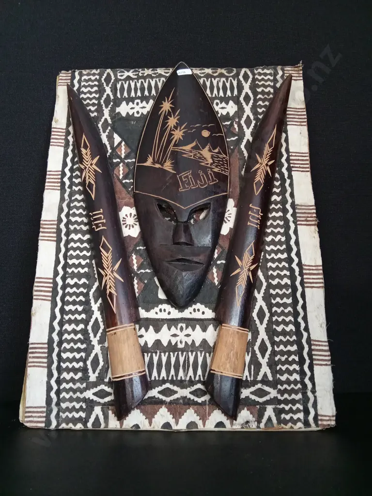 HANDMADE WOODEN FIJI WALL DECOR H59CM W44CM Image 1++