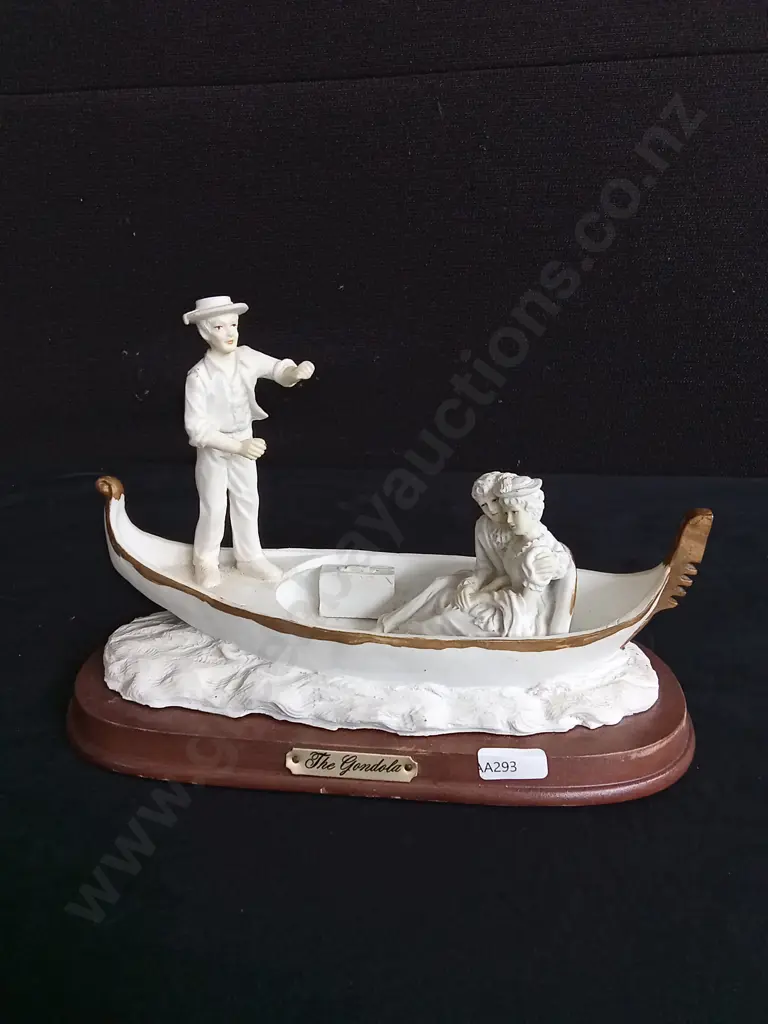 THE GONDOLA RESIN SCULPTURE H14CM L24CM Image 1++
