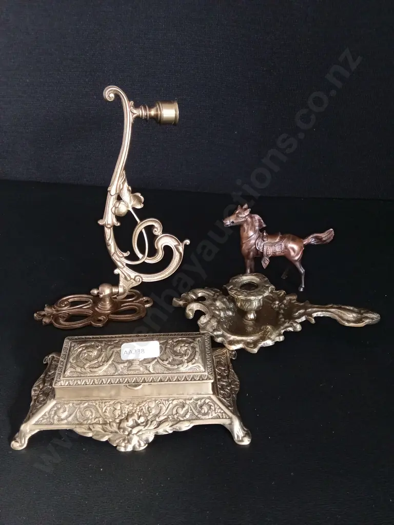 4 DECORATIVE ITEMS Image 1++