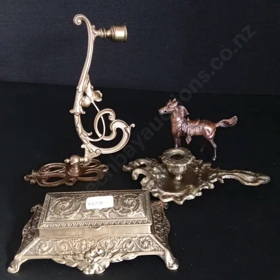 4 DECORATIVE ITEMS