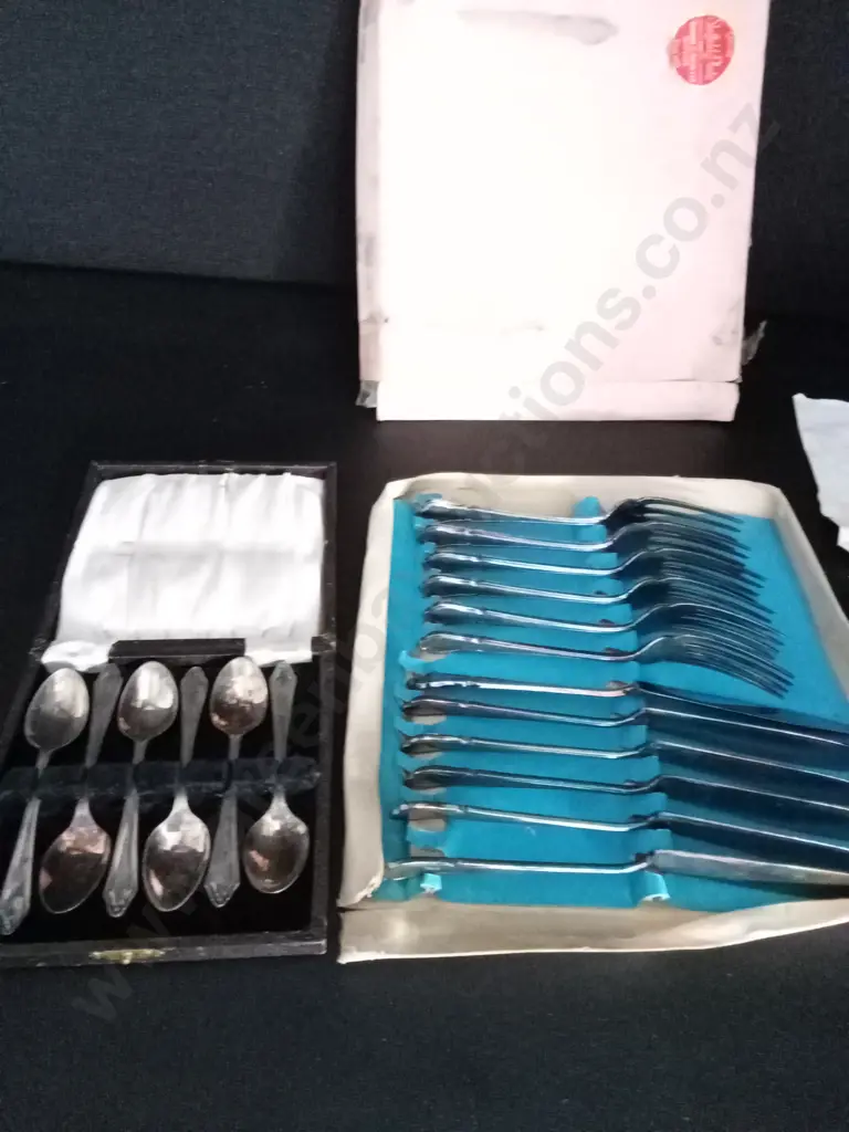2 CUTLERY SETS Image 1++