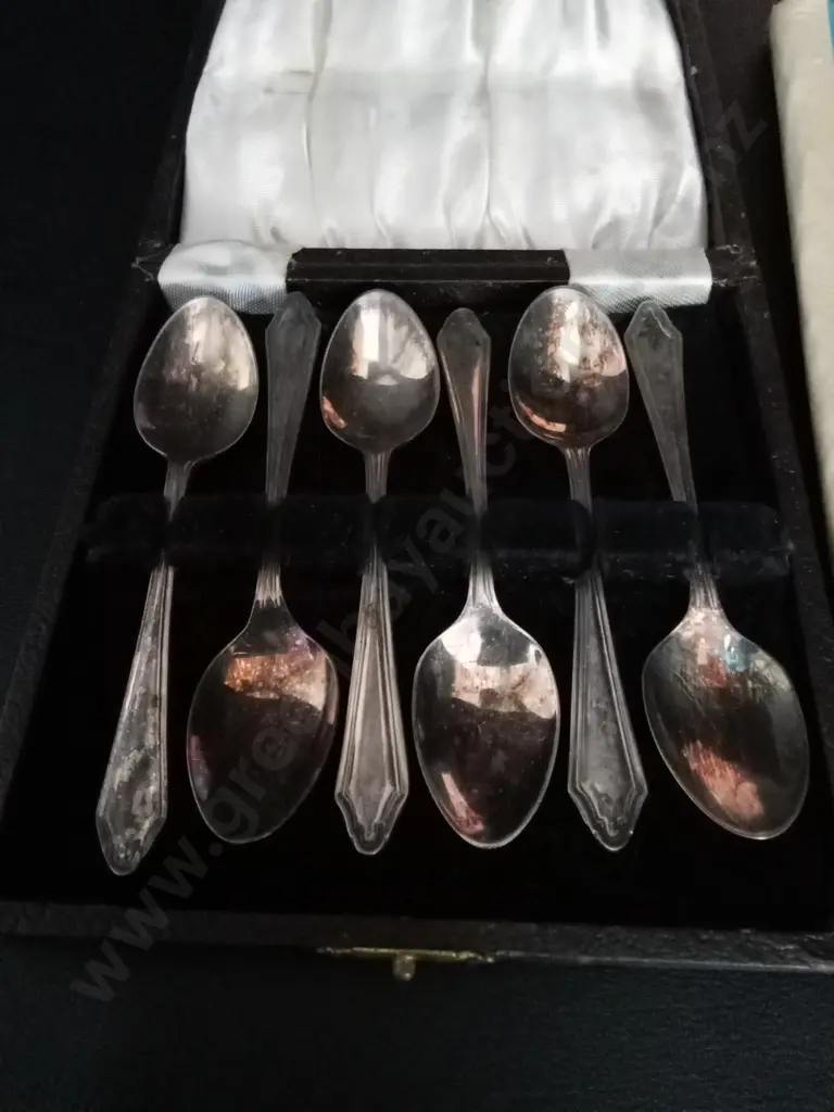 2 CUTLERY SETS Image 1++