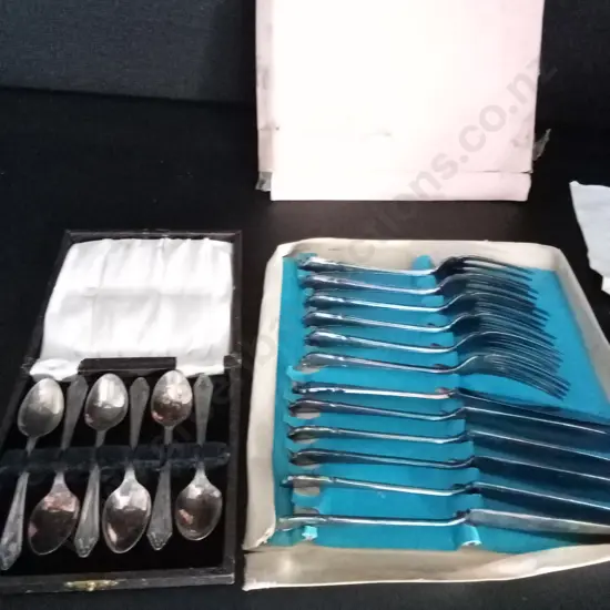 2 CUTLERY SETS
