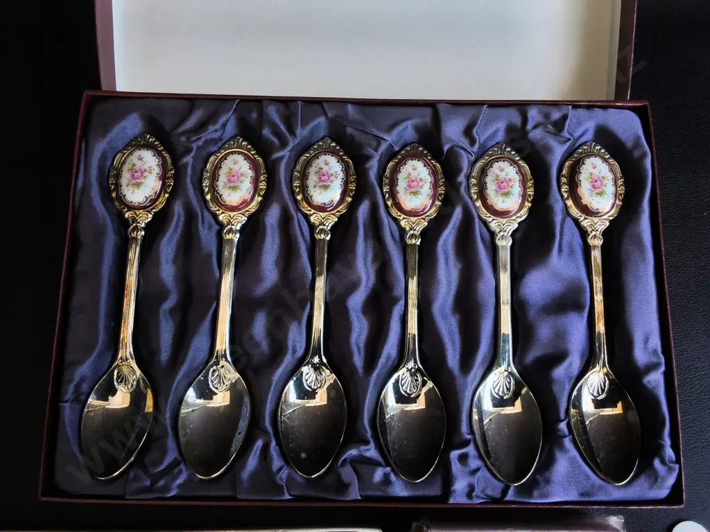 COLLECTION OF VINTAGE TEASPOONS, BOXED Image 1++