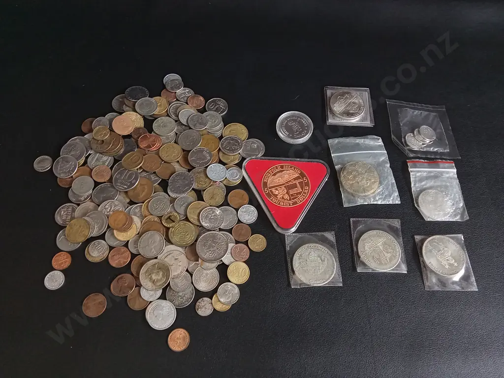 COLLECTION OF FOREIGN COINS, AND INDIVIDUAL COMMEMORATIVE COINS Image 1++