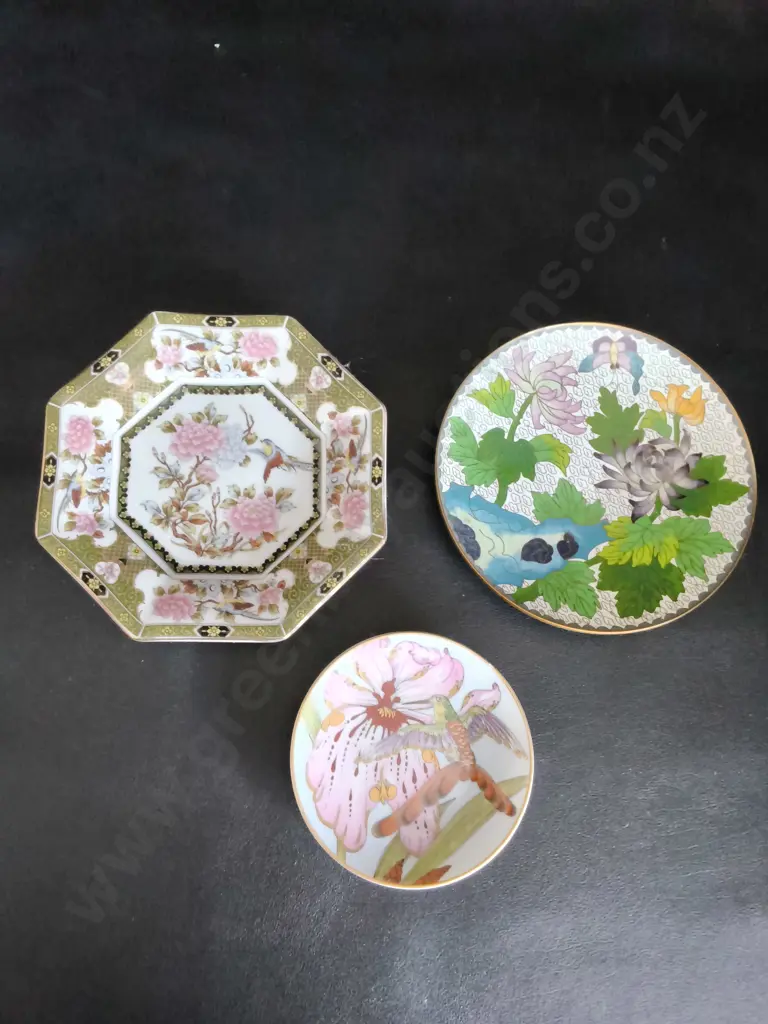 3 JAPANESE DISHES LARGEST DIA 15CM Image 1++
