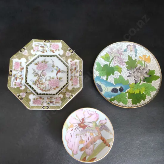 3 JAPANESE DISHES LARGEST DIA 15CM