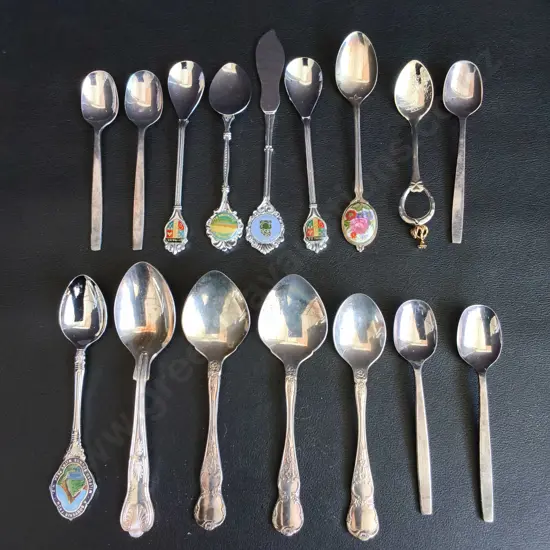 MIX OF VINTAGE TEA SPOONS AND SOUVENIR SPOONS