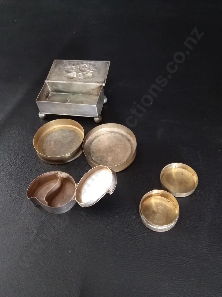 COLLECTION OF DECORATIVE ITEMS TALLEST H26CM Image 1++
