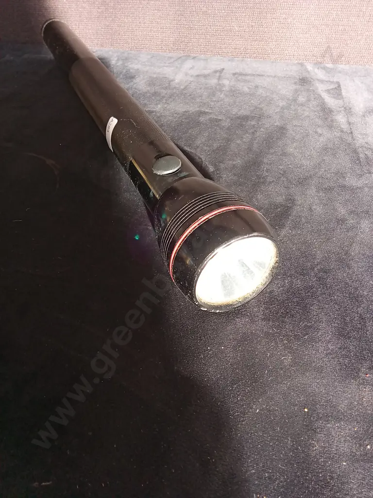 CLASSIC HEAVY DUTY D-CELL FLASHLIGHT H49CM UNTESTED Image 1++