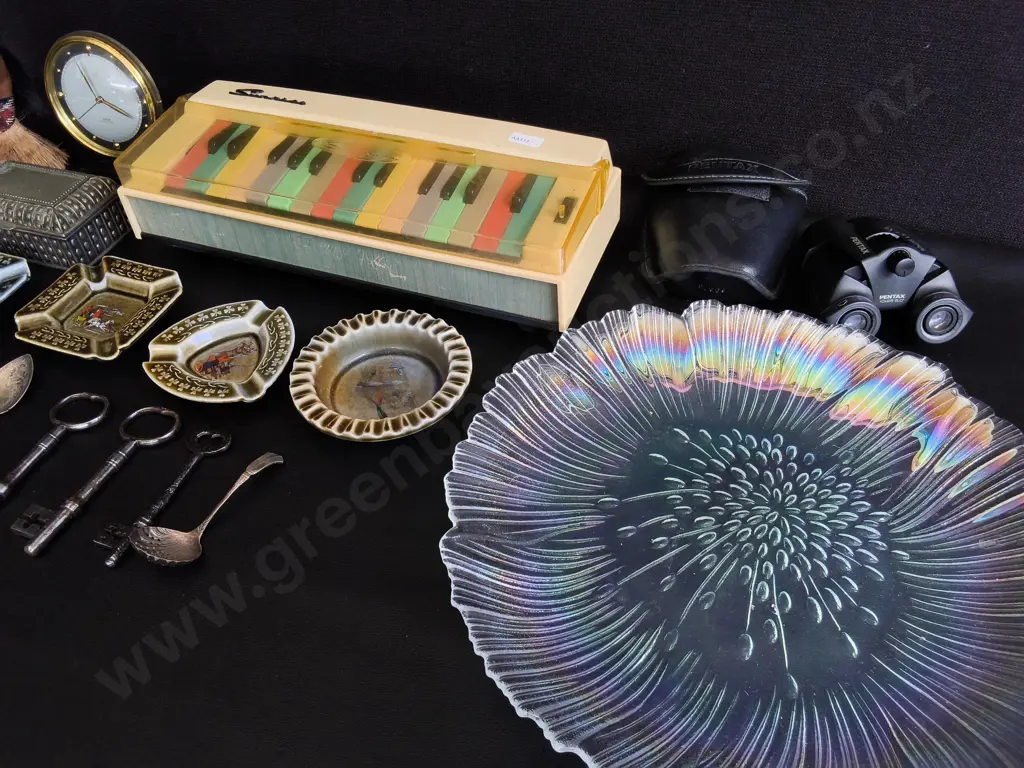 MIX OF VINTAGE ITEMS, 17 PIECES, PLATE DIA 33 CM, TALLEST H 50 CM Image 1++