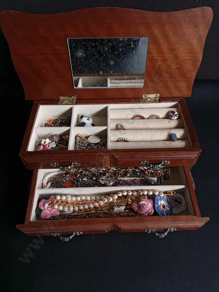 WOODEN JEWELLERY BOX INCLUDING CONTENTS AND TWO FANS Image 1++