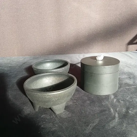 TRINKET DISH WITH A FISH H10CM AND 2 BLACK BOWLS H5CM