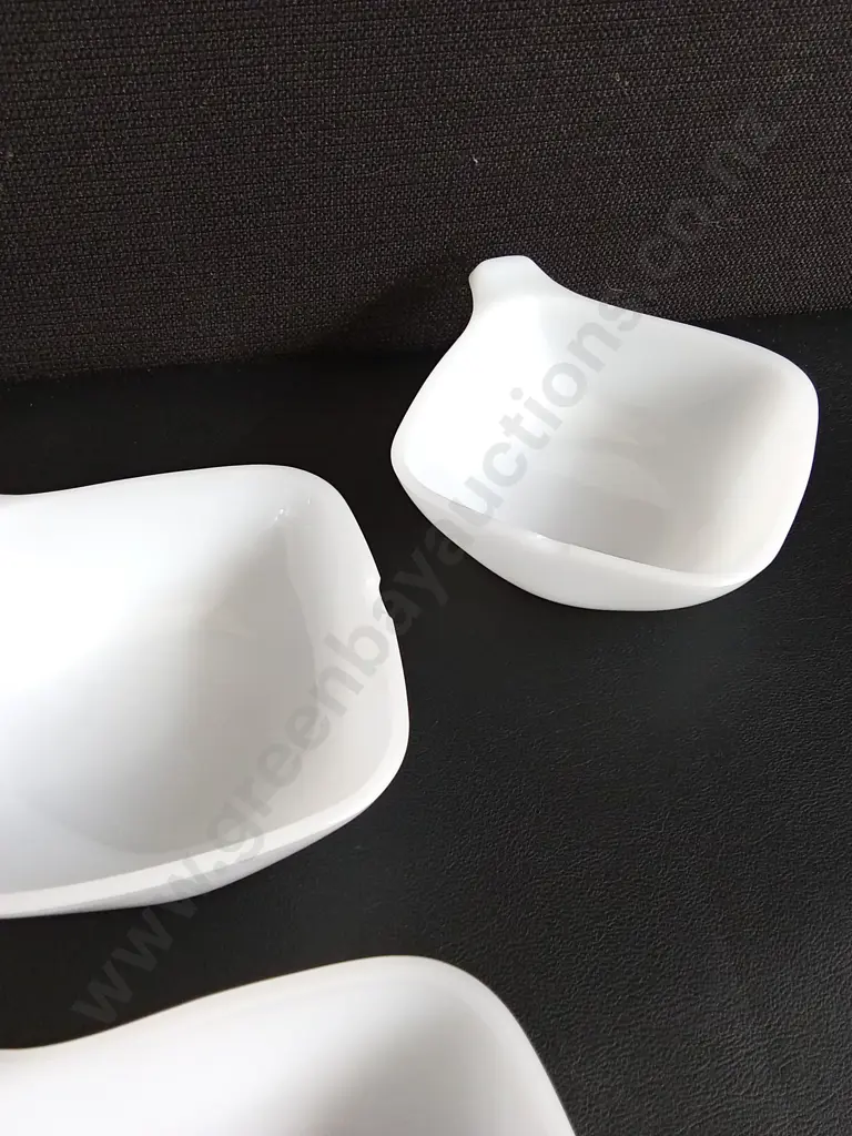 SET OF 4 VINTAGE WHITE CROWN PYREX MILK GLASS RAMEKINS, DAMAGE PICTURED Image 1++