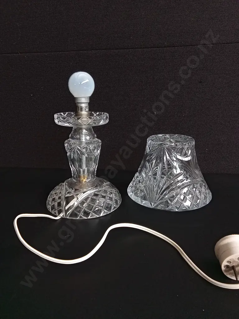 VINTAGE BOUDOIR CUT GLASS PARLOR LAMP, H 28.5 CM Image 1++
