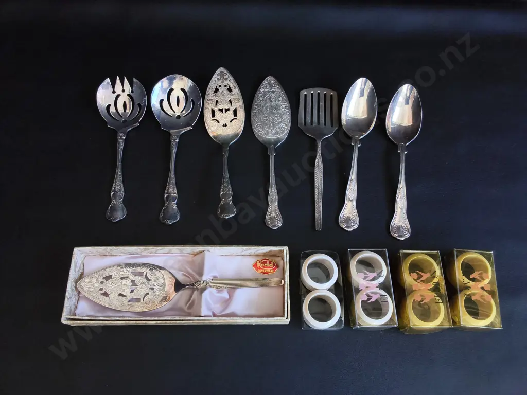 VINTAGE MID CENTURY SILVER PLATED SERVING CUTLERY AND NAPKIN RINGS, RODD, GROSVENOR, ELMON. 12 PIECES Image 1++