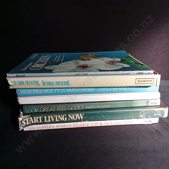 MIX OF VINTAGE BOOKS
