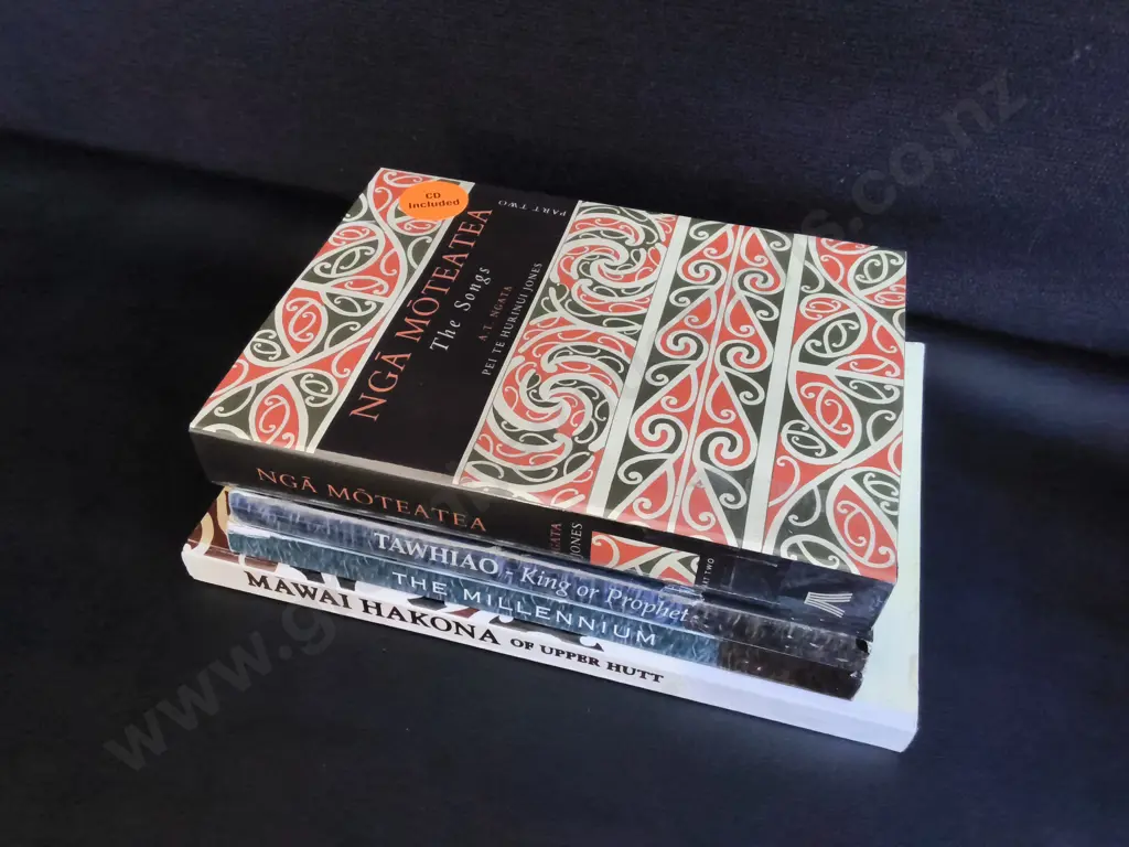 4 BOOKS ON MĀORI HISTORY AND CULTURE Image 1++