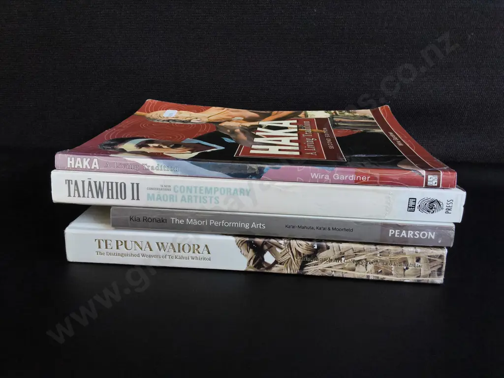 4 BOOKS ON MĀORI ART AND CULTURE Image 1++