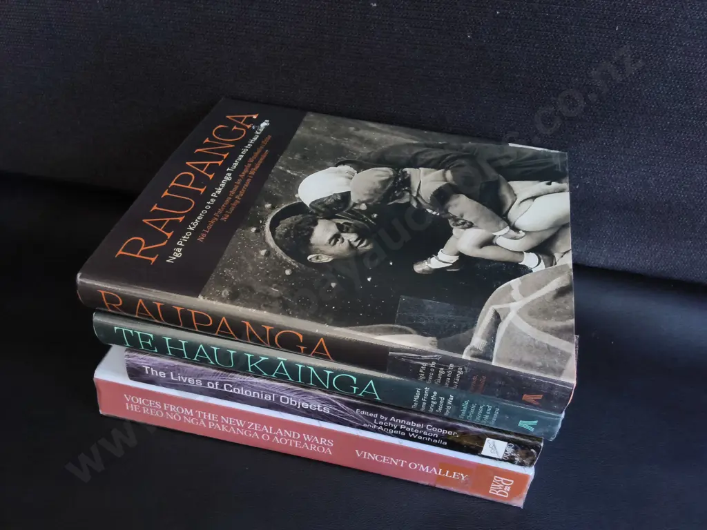 4 BOOKS ON NZ AND MĀORI HISTORY Image 1++