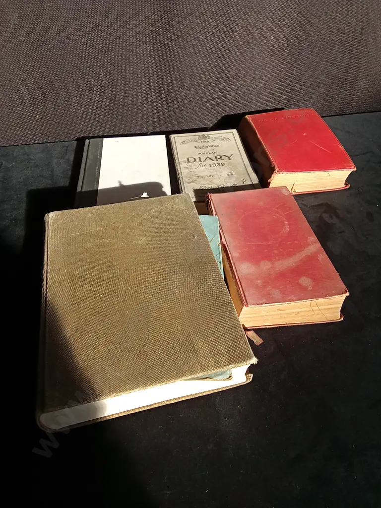 5 VINTAGE BOOKS Image 1++