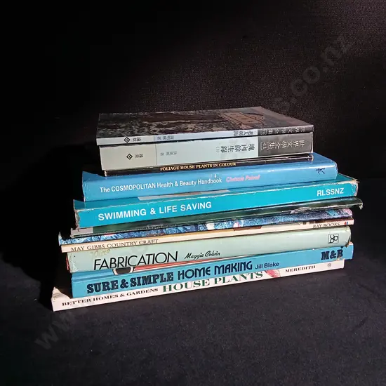 MIX OF VINTAGE BOOKS