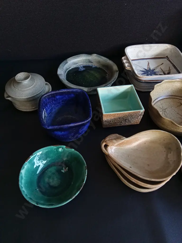 MIX OF POTTERY, 16 PIECES, WIDEST W 24 CM, TALLEST H 20 CM Image 1++