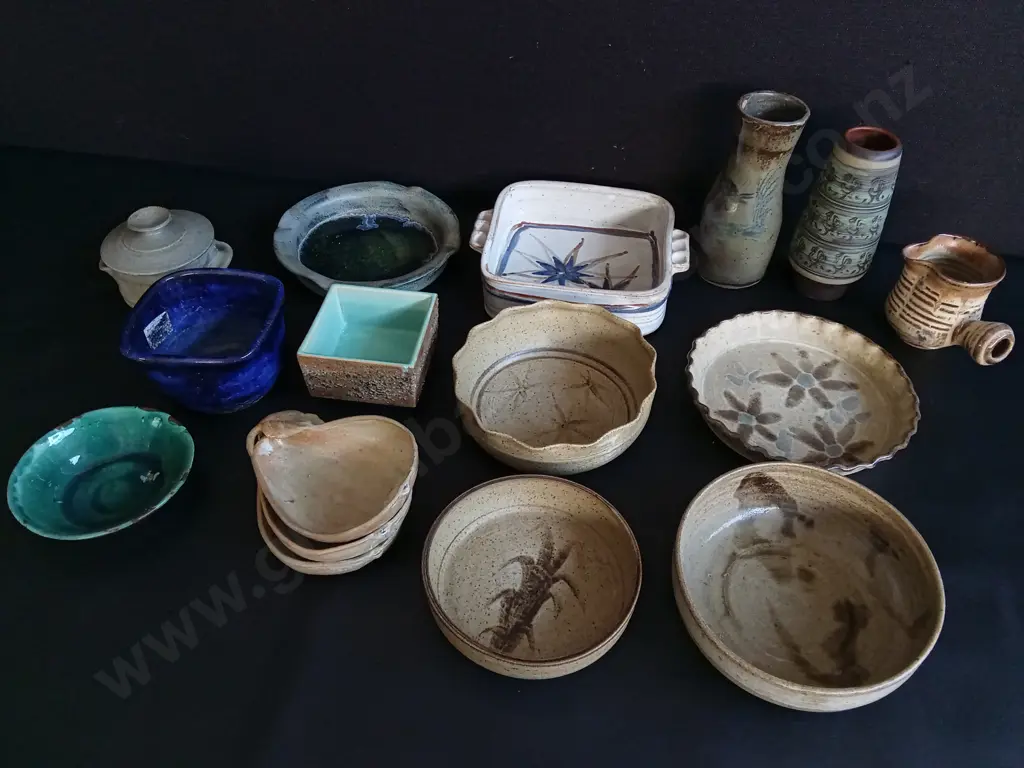 MIX OF POTTERY, 16 PIECES, WIDEST W 24 CM, TALLEST H 20 CM Image 1++
