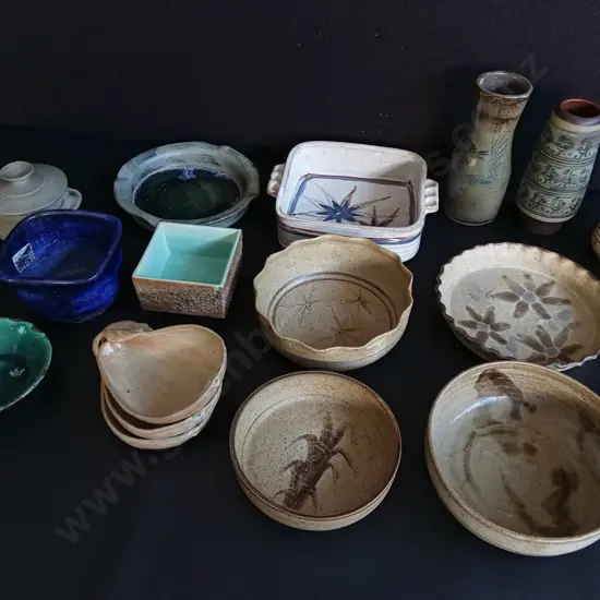 MIX OF POTTERY, 16 PIECES, WIDEST W 24 CM, TALLEST H 20 CM
