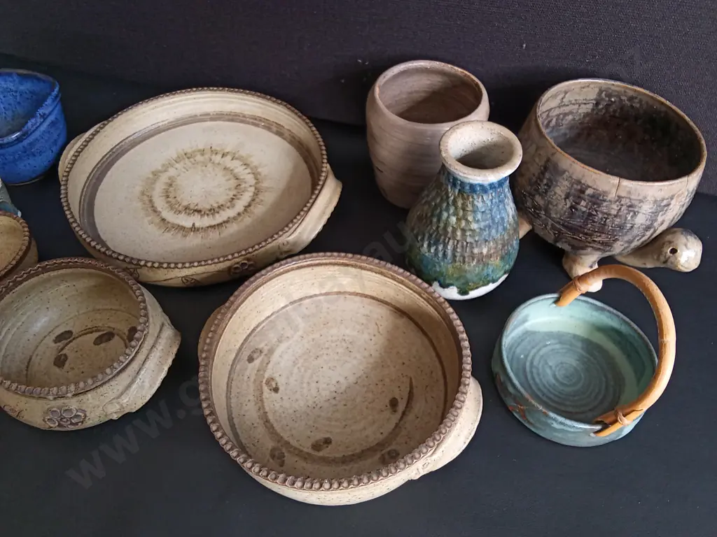 MIX OF POTTERY, 10 PIECES, WIDEST W 34 CM, TALLEST H 19 CM Image 1++