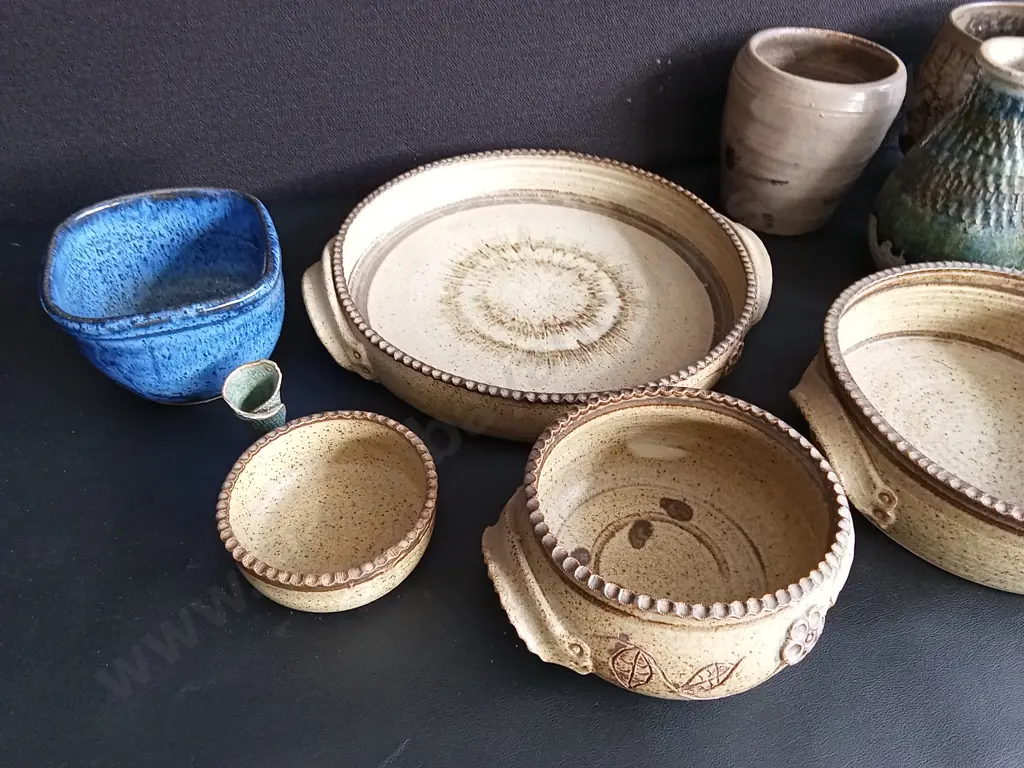 MIX OF POTTERY, 10 PIECES, WIDEST W 34 CM, TALLEST H 19 CM Image 1++