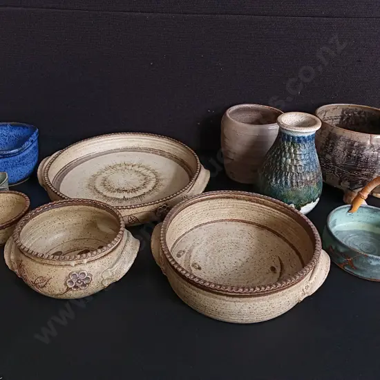 MIX OF POTTERY, 10 PIECES, WIDEST W 34 CM, TALLEST H 19 CM