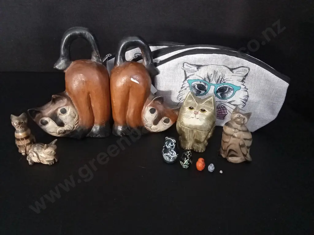 COLLECTION OF CAT ITEMS Image 1++