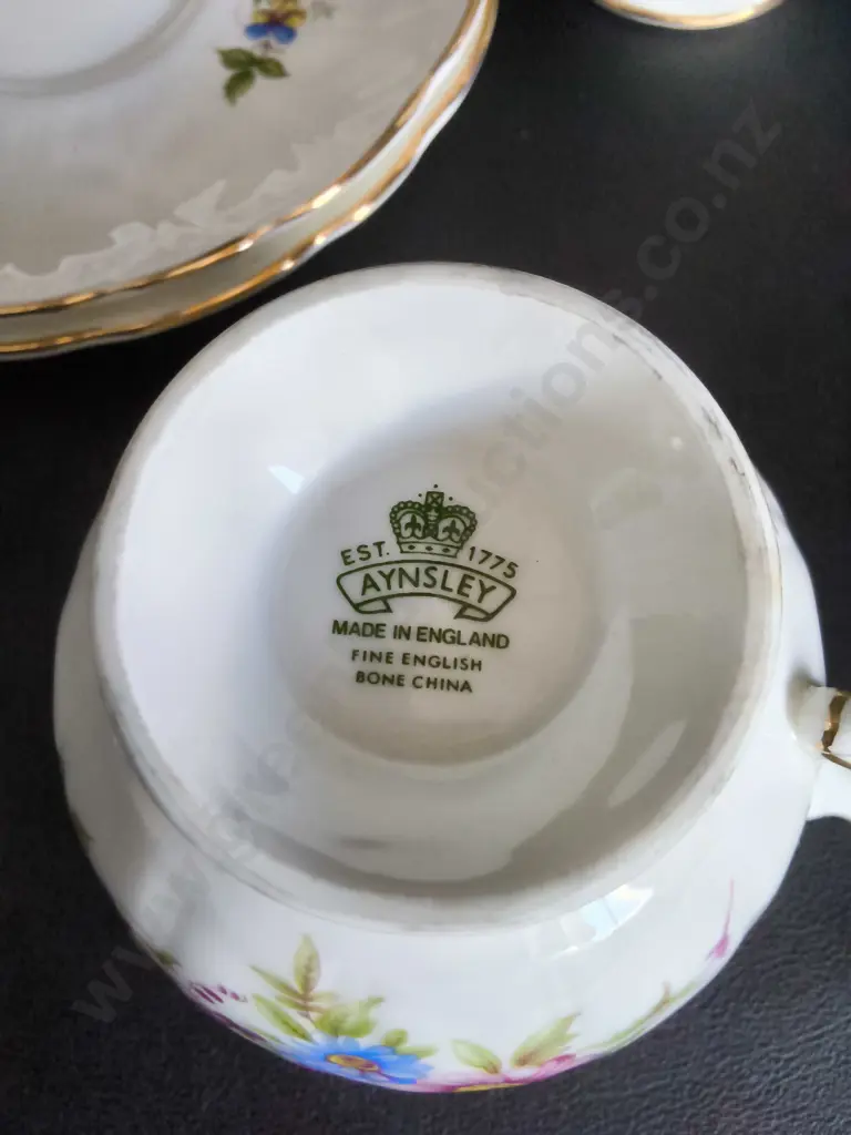 2 VINTAGE AYNSLEY TEACUP AND SAUCER SETS Image 1++