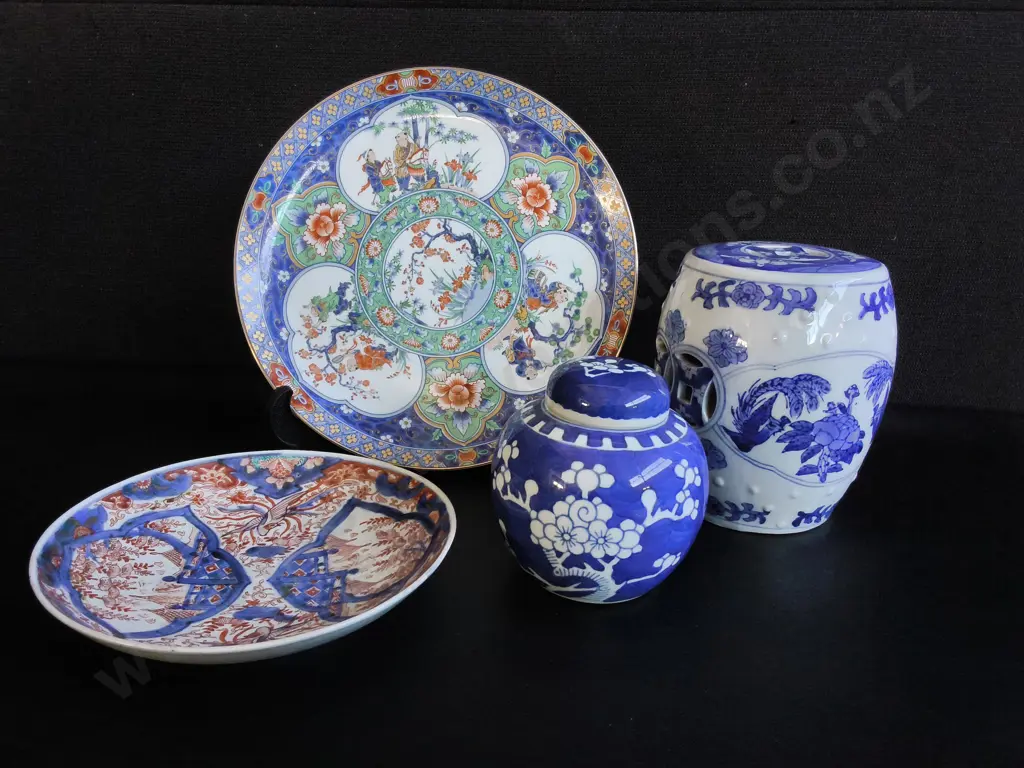 4 JAPANESE IMARI STYLE DECORATIVE DISHES, WIDEST DIA 26 CM, TALLEST H 16 CM Image 1++