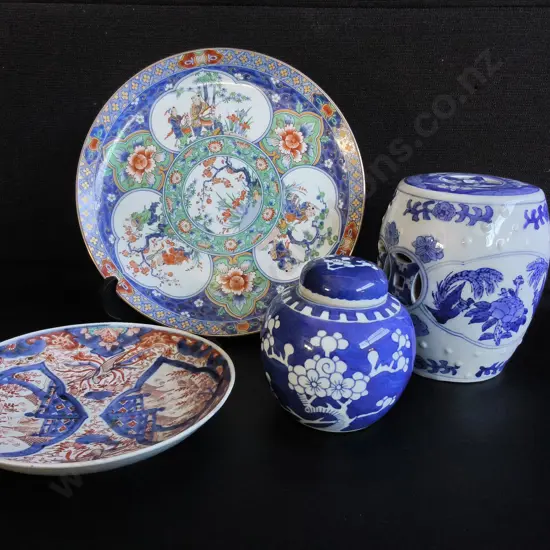 4 JAPANESE IMARI STYLE DECORATIVE DISHES, WIDEST DIA 26 CM, TALLEST H 16 CM