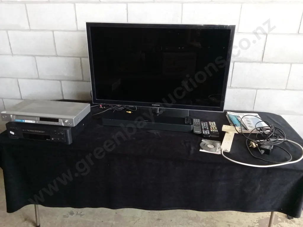 SAMSUNG 40 INCH TV INCLUDING SOUND BAR, DVD PLAY AND VHS PLAYER Image 1++