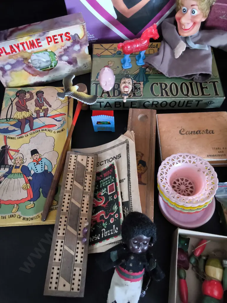 COLLECTION OF VINTAGE GAMES AND TOYS Image 1++
