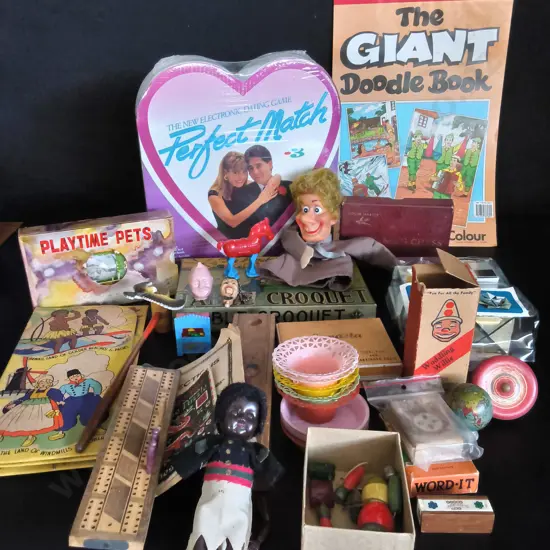 COLLECTION OF VINTAGE GAMES AND TOYS
