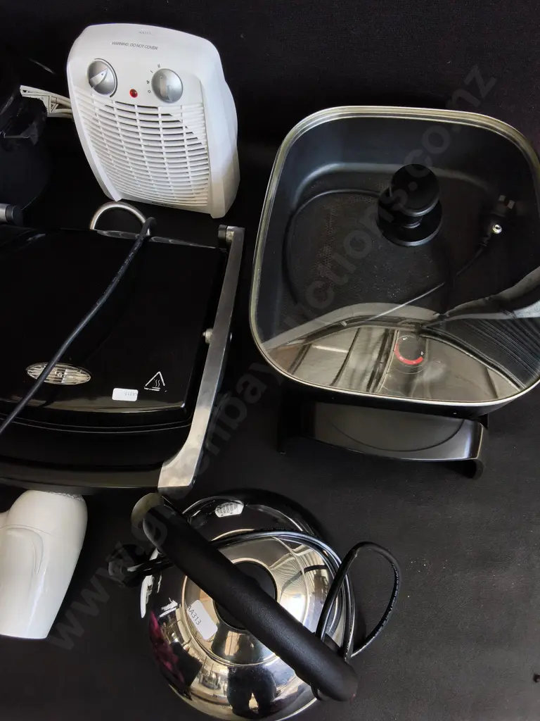 MIX OF APPLIANCES, 7 PIECES, INCLUDING KETTLE, TOASTER, SLOW COOKER, ETC. Image 1++