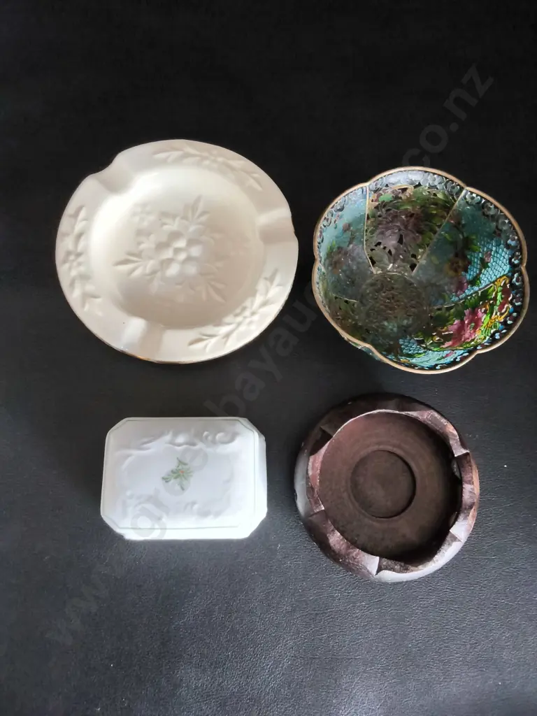 4 DISHES TALLEST H5.5CM INCLUDING AYNSLEY ASH TRAY Image 1++