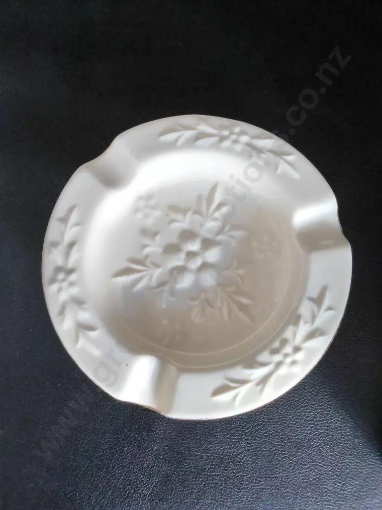 4 DISHES TALLEST H5.5CM INCLUDING AYNSLEY ASH TRAY Image 1++