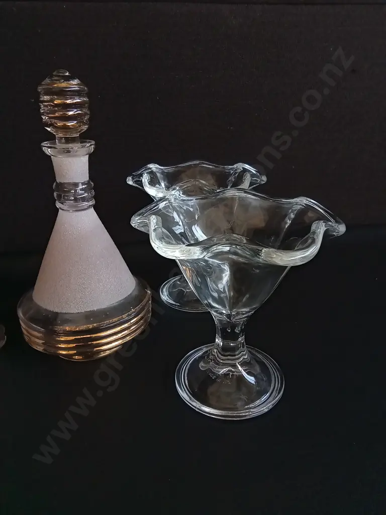 VINTAGE ART DECO BEEHIVE STYLE DECANTER SET AND PAIR OF BORMIOLI ROCCO PRIMAVERA DESSERT GLASSES, TALLEST H 22.5 CM Image 1++