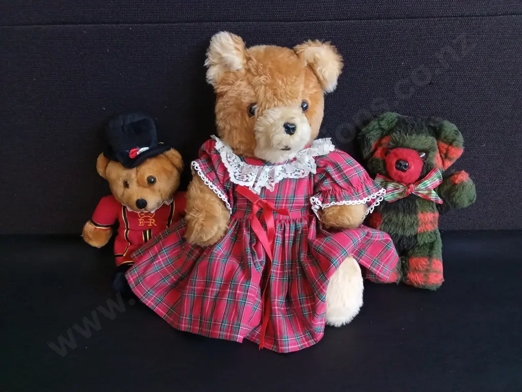 3 VINTAGE TEDDY BEARS, TALLEST H 35 CM Image 1++