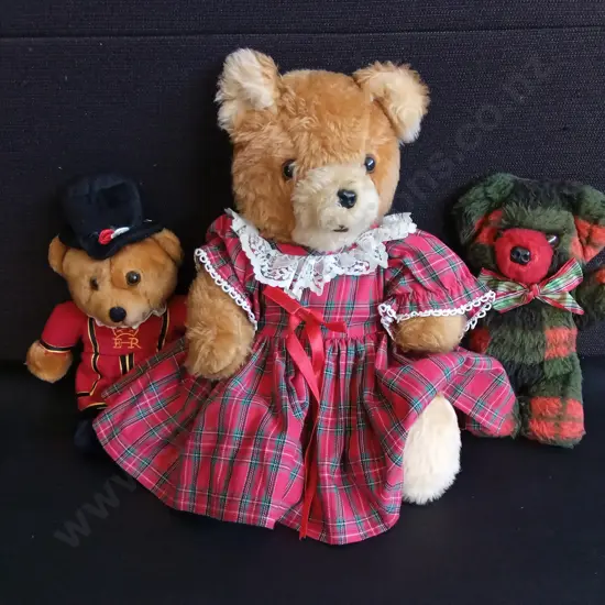 3 VINTAGE TEDDY BEARS, TALLEST H 35 CM