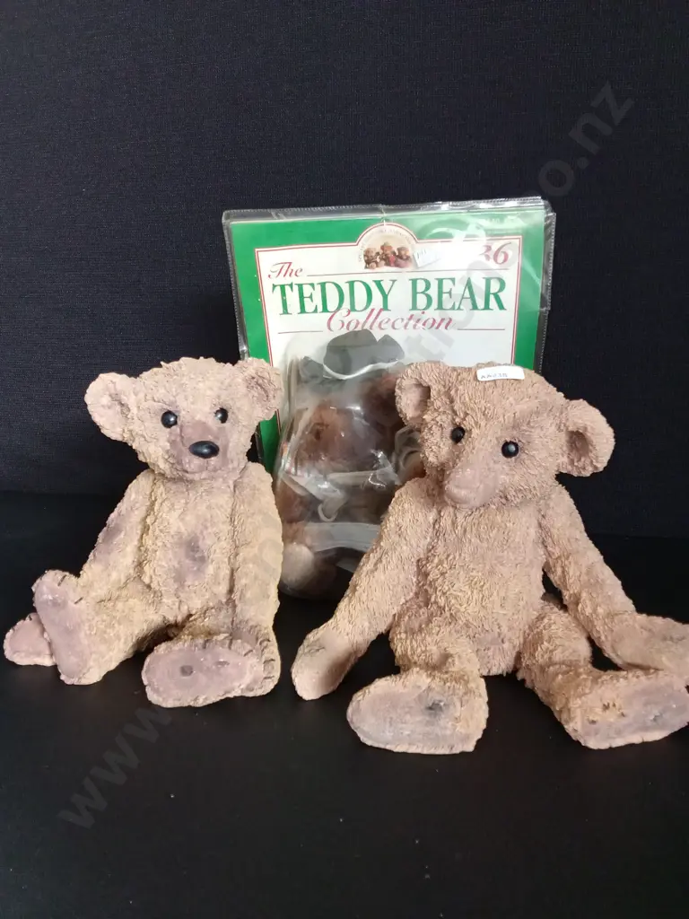 2 RESIN TEDDY BEAR FIGURINES H17CM AND A VINTAGE TEDDY BEAR IN PACKAGE Image 1++