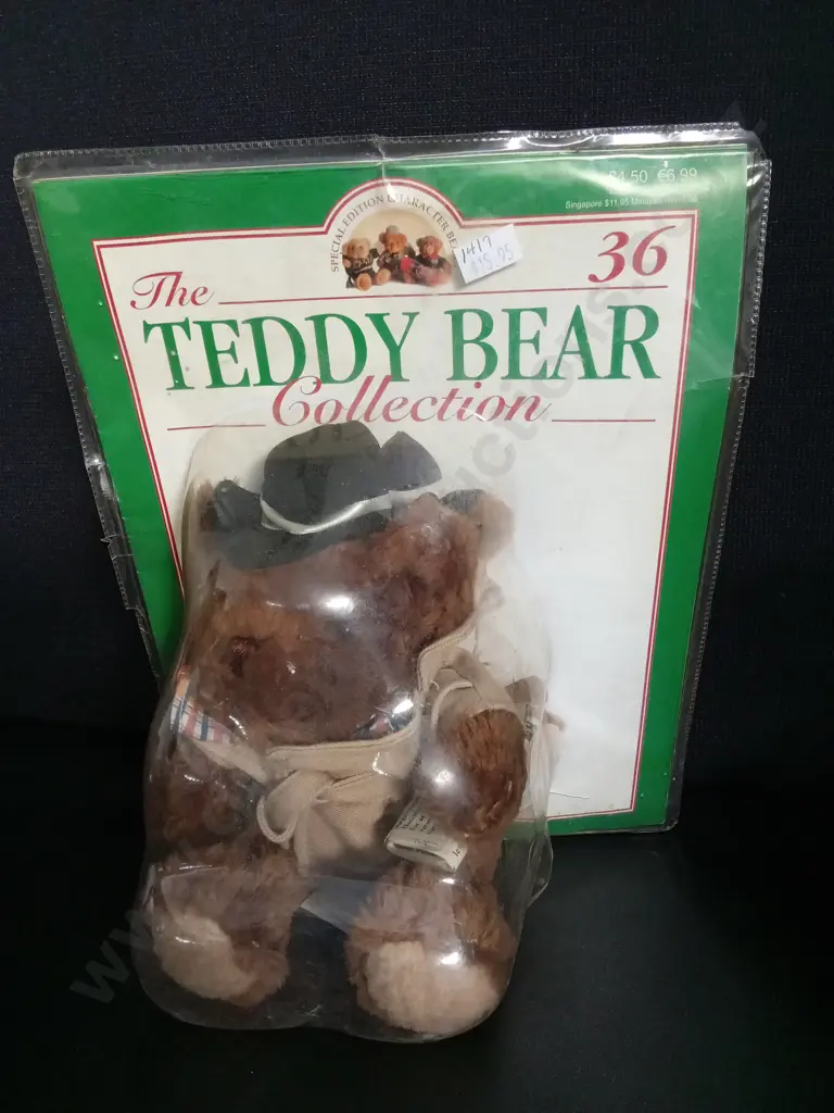 2 RESIN TEDDY BEAR FIGURINES H17CM AND A VINTAGE TEDDY BEAR IN PACKAGE Image 1++